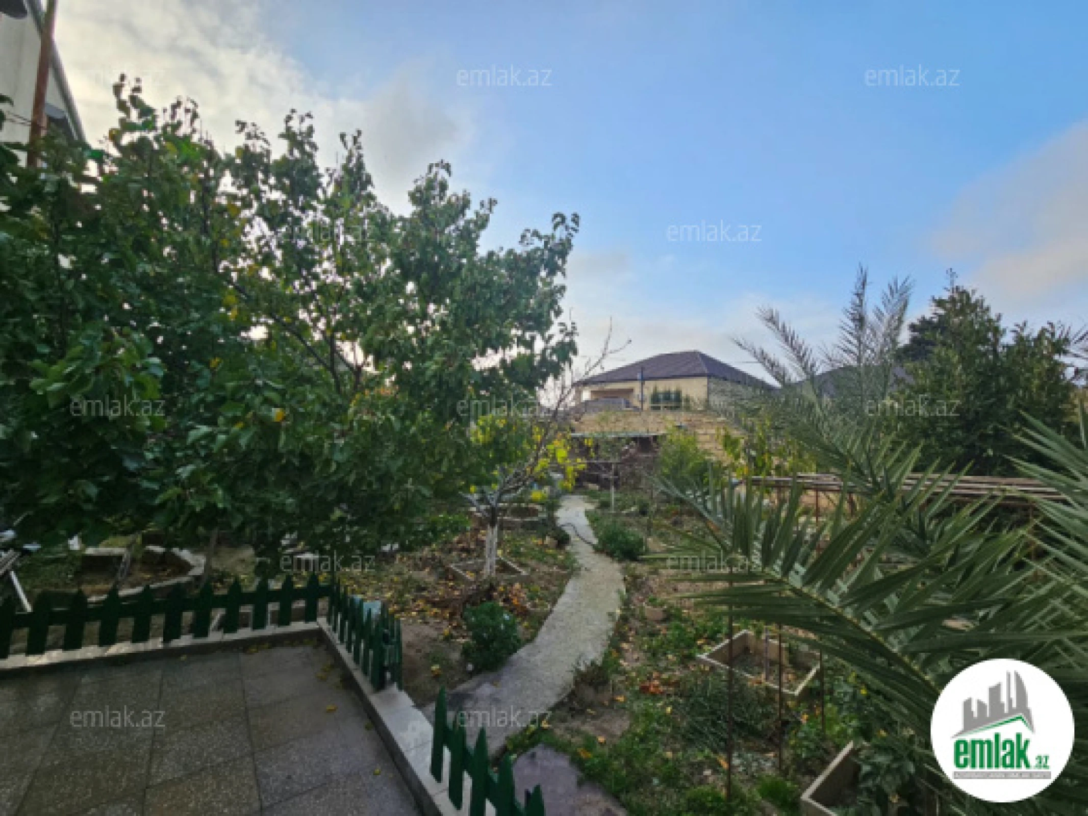 Satılır 4 otaqlı həyət evi 200 m²