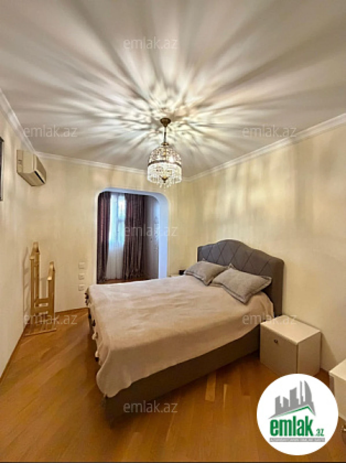 Satılır 4 otaqlı köhnə tikili 110 m²