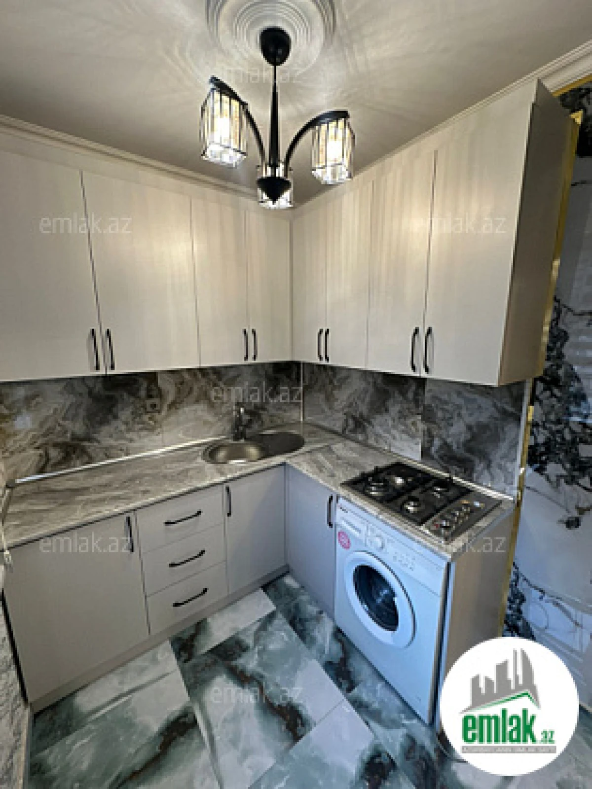 Satılır 2 otaqlı köhnə tikili 55 m²