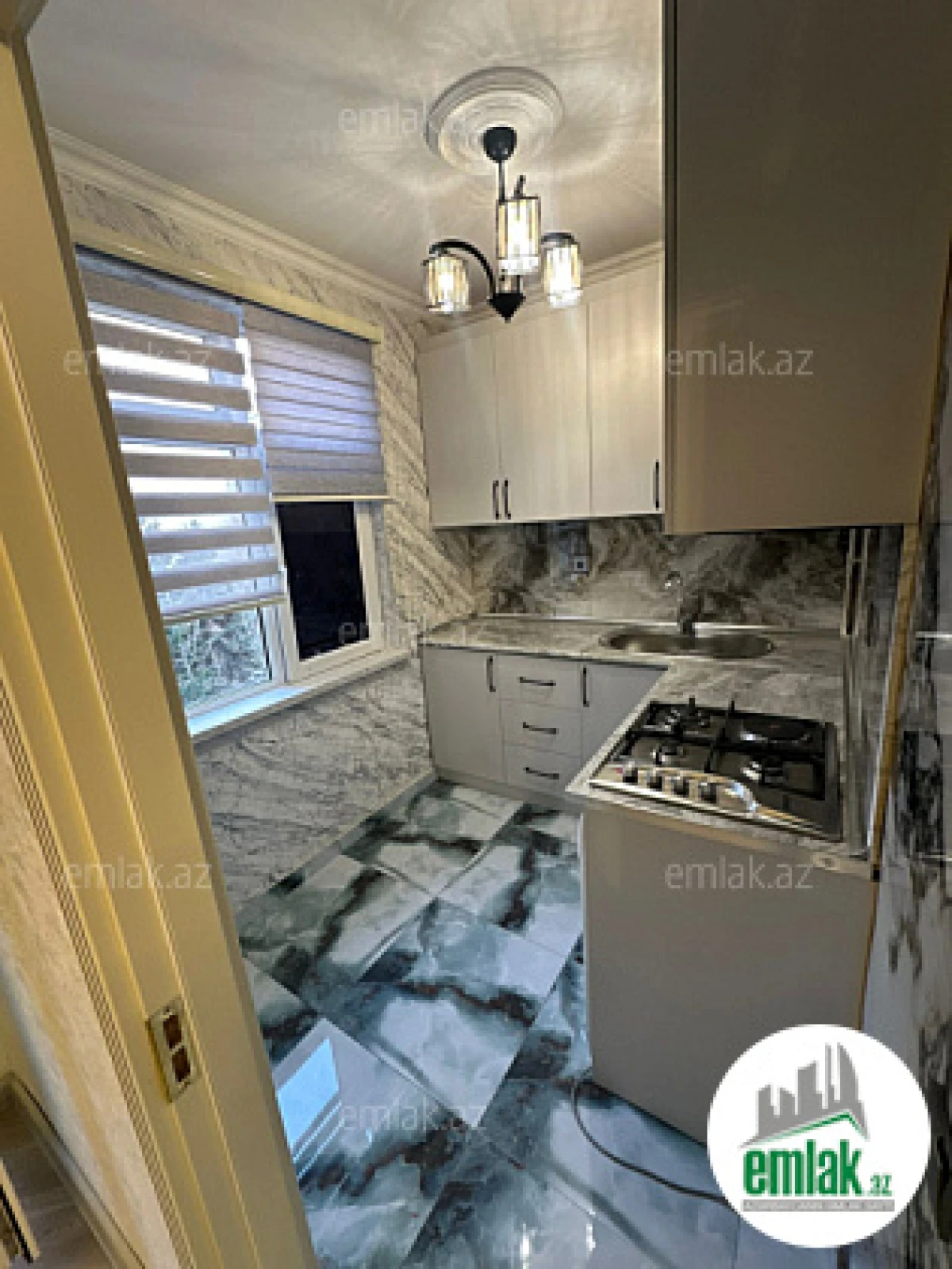 Satılır 2 otaqlı köhnə tikili 55 m²