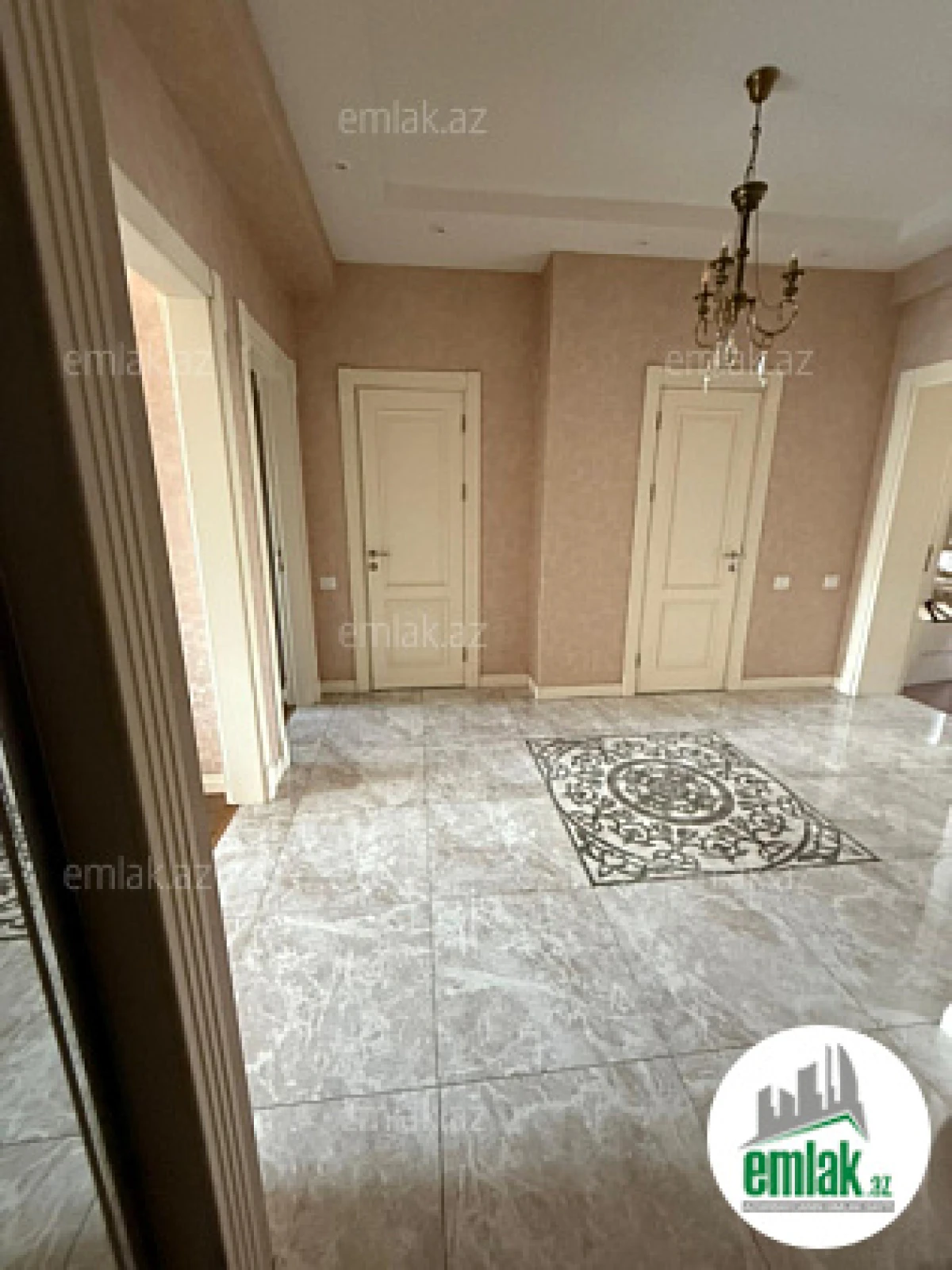 Satılır 3 otaqlı yeni tikili 115 m²