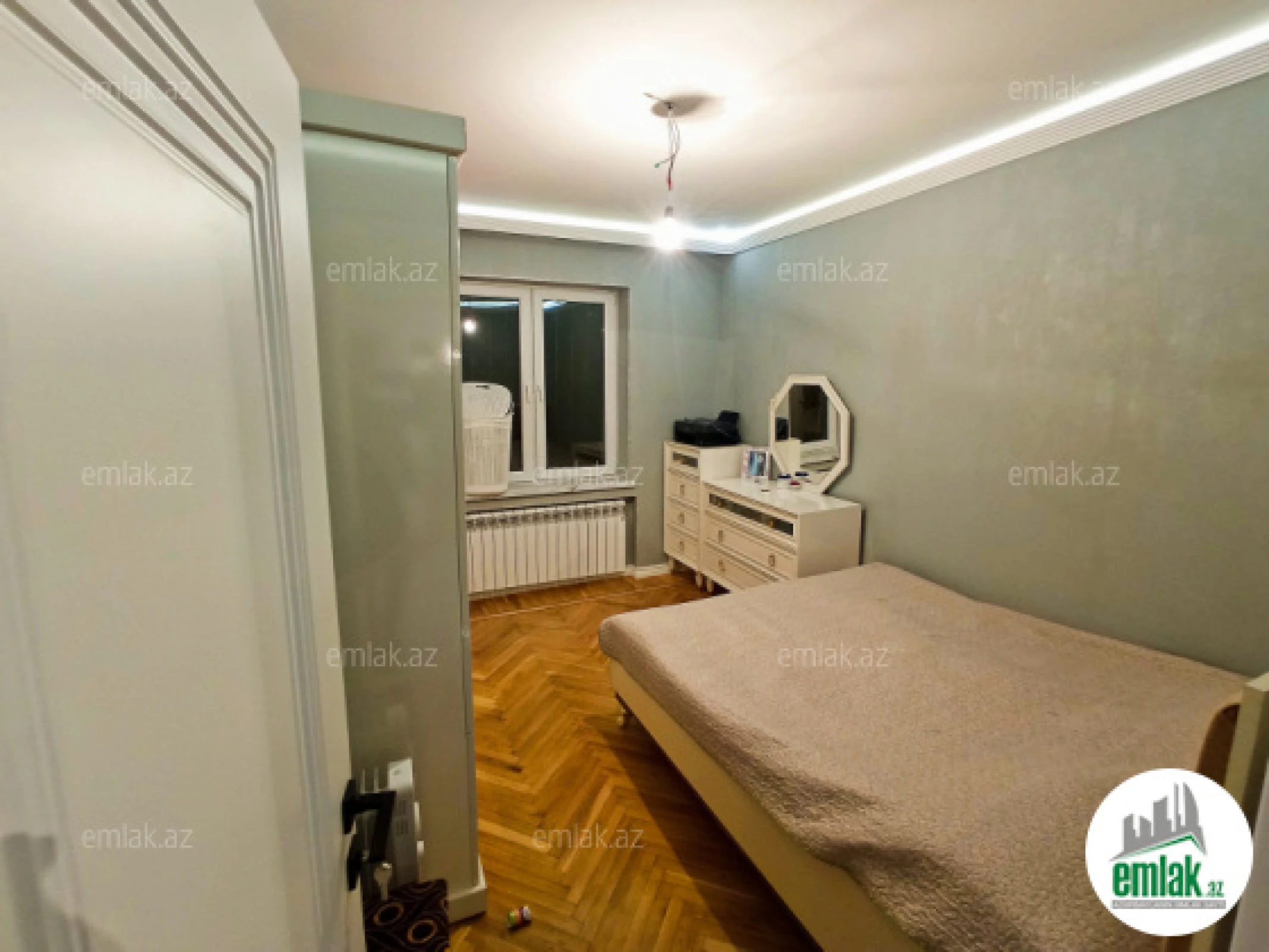 Satılır 3 otaqlı köhnə tikili 80 m²