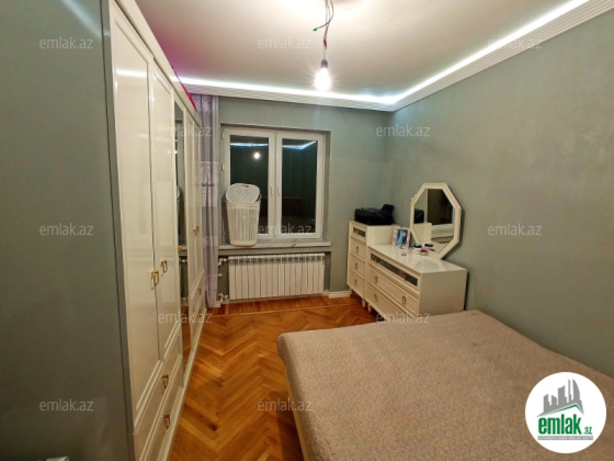 Satılır 3 otaqlı köhnə tikili 80 m²
