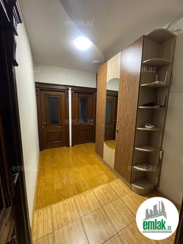 Satılır 4 otaqlı köhnə tikili 110 m²