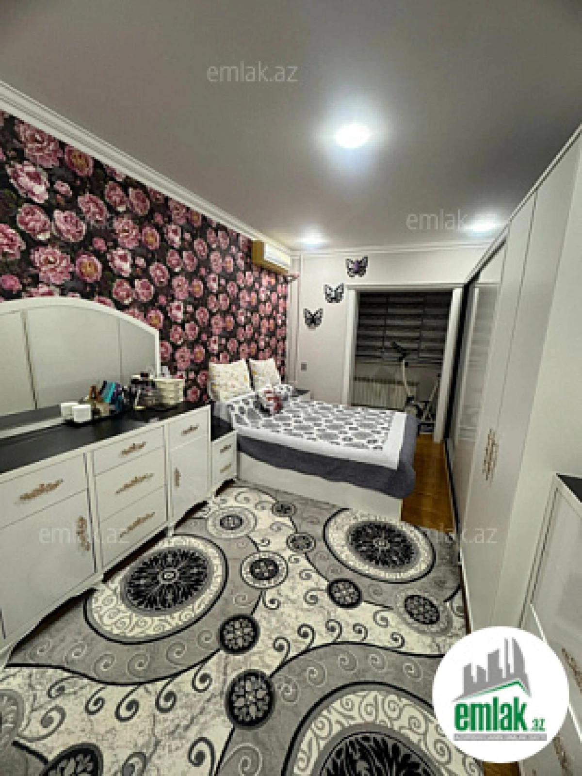 Satılır 4 otaqlı köhnə tikili 110 m²