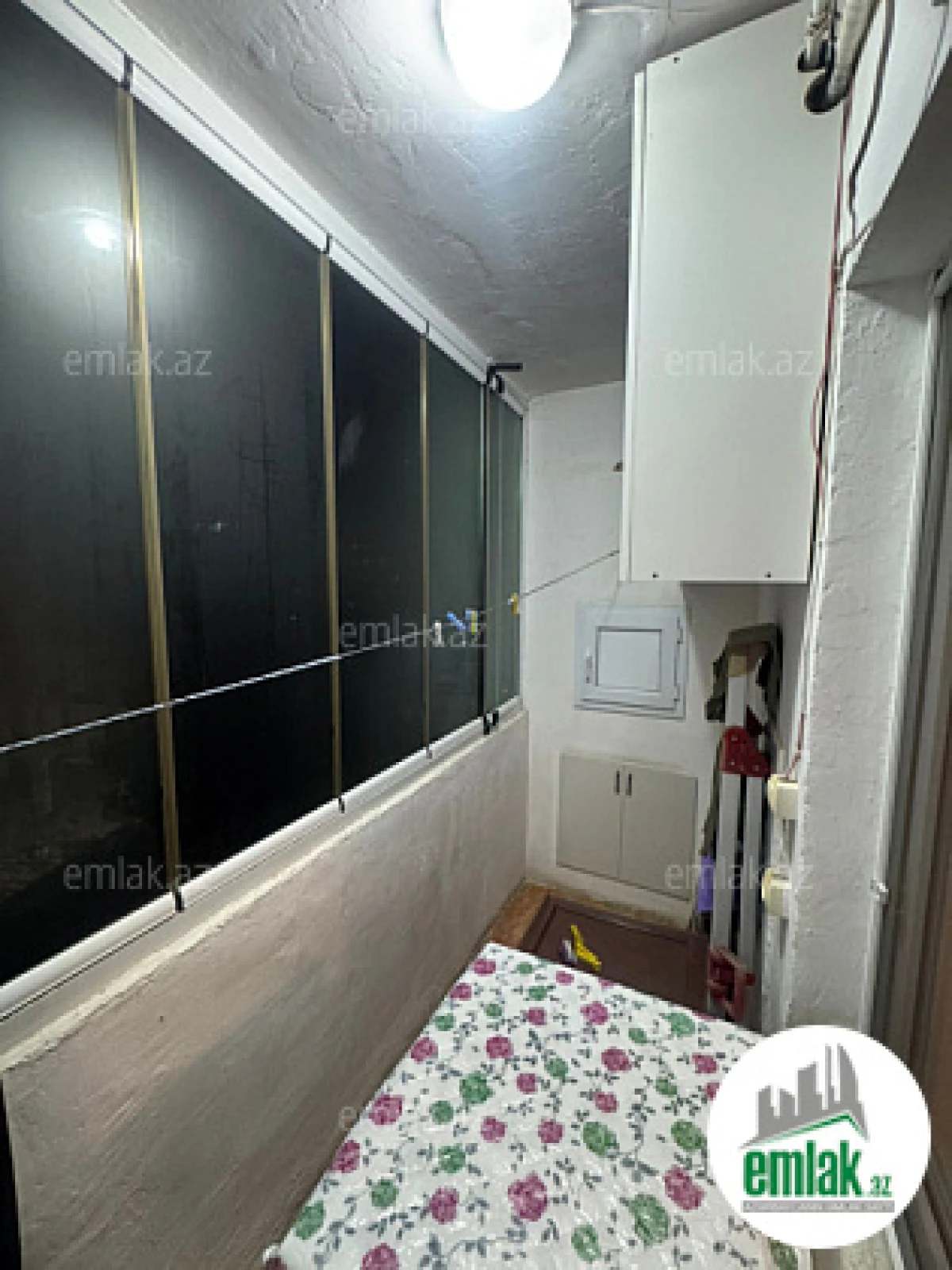 Satılır 4 otaqlı köhnə tikili 110 m²