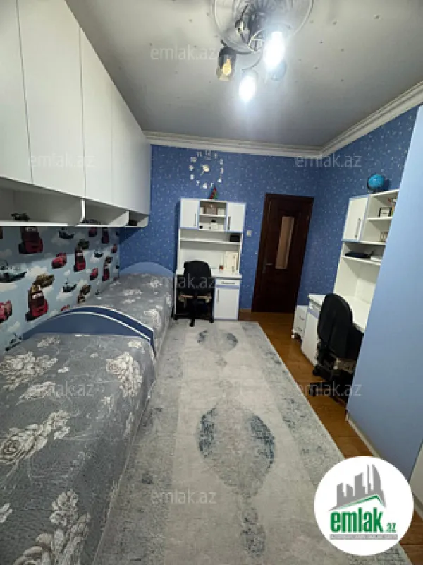 Satılır 4 otaqlı köhnə tikili 110 m²