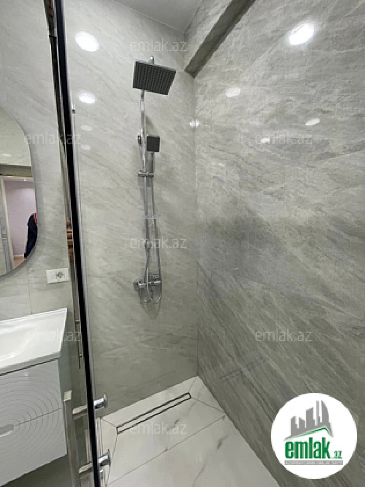 Satılır 2 otaqlı yeni tikili 70.5 m²