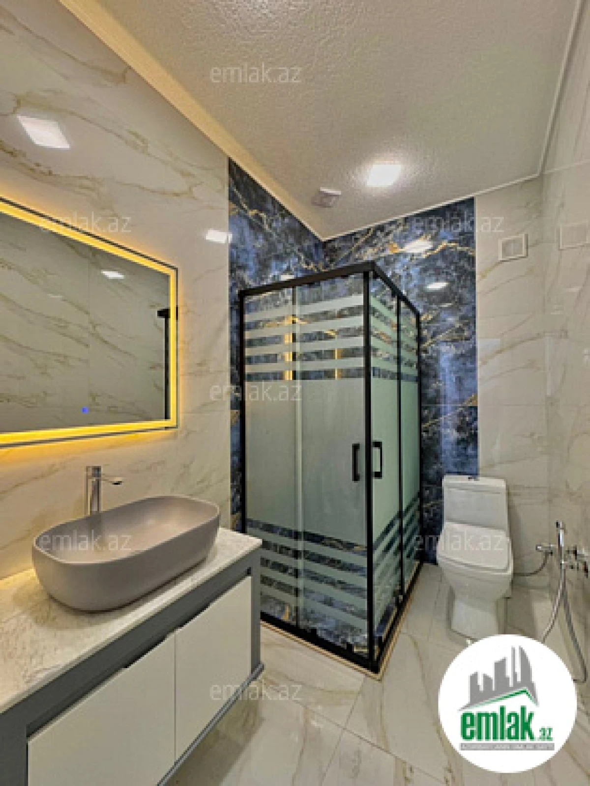 Satılır 5 otaqlı mənzil 180 m²