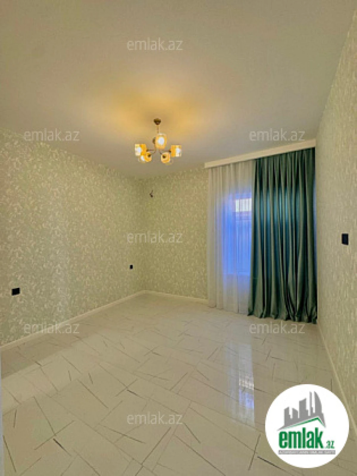 Satılır 5 otaqlı mənzil 180 m²
