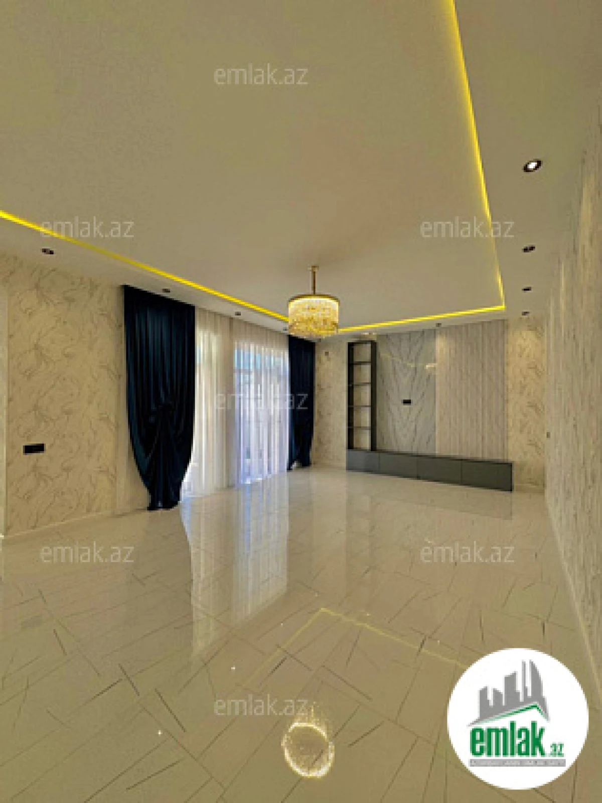 Satılır 5 otaqlı mənzil 180 m²