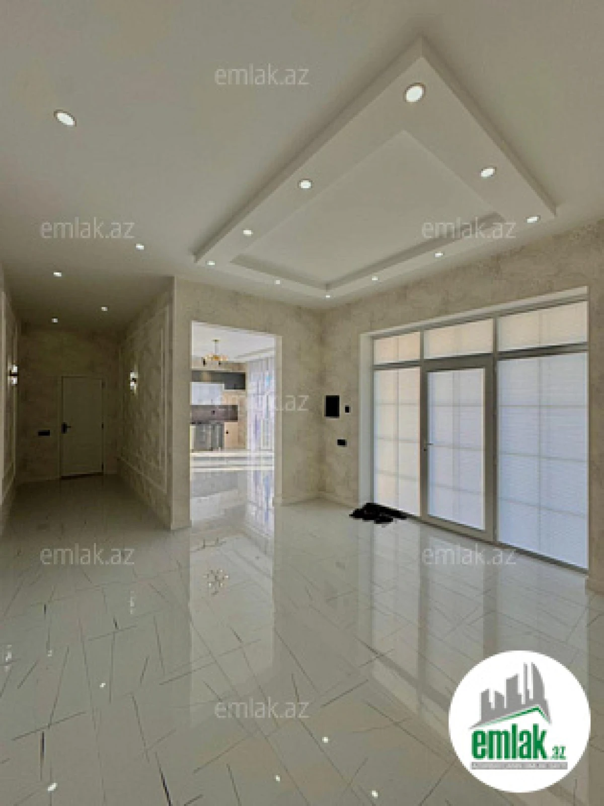 Satılır 5 otaqlı mənzil 180 m²