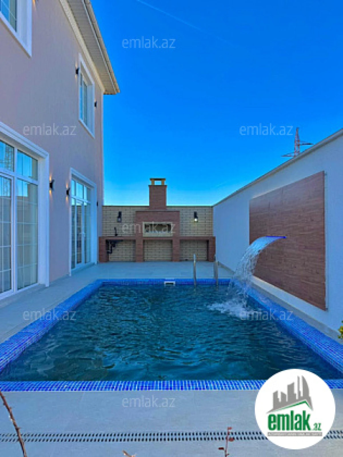 Satılır 4 otaqlı mənzil 180 m²