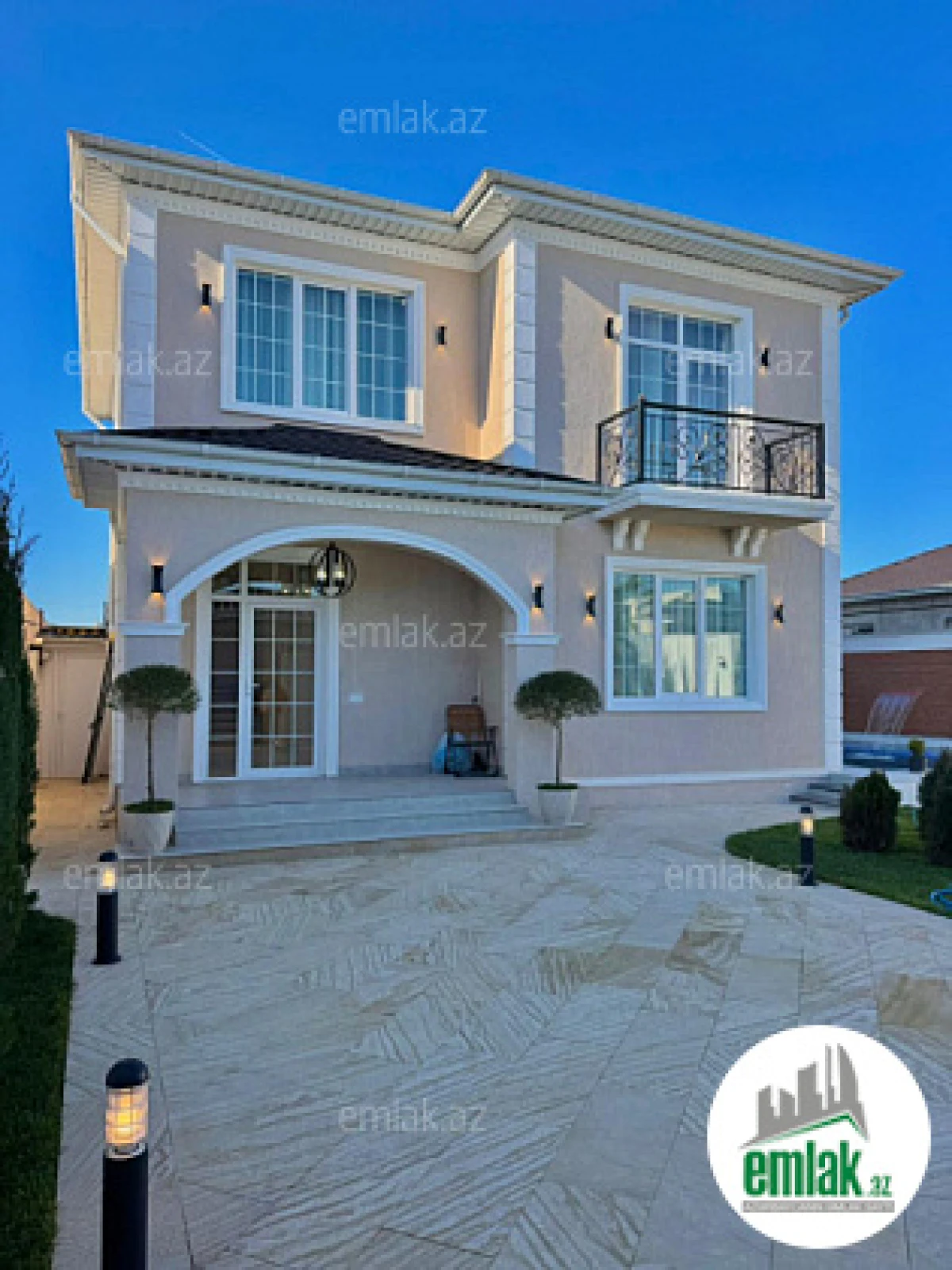 Satılır 4 otaqlı mənzil 180 m²