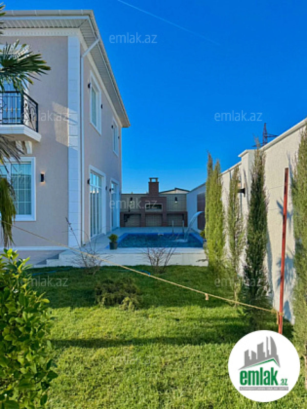 Satılır 4 otaqlı mənzil 180 m²