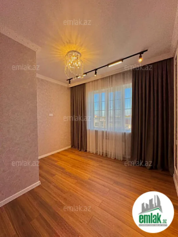 Satılır 4 otaqlı mənzil 180 m²