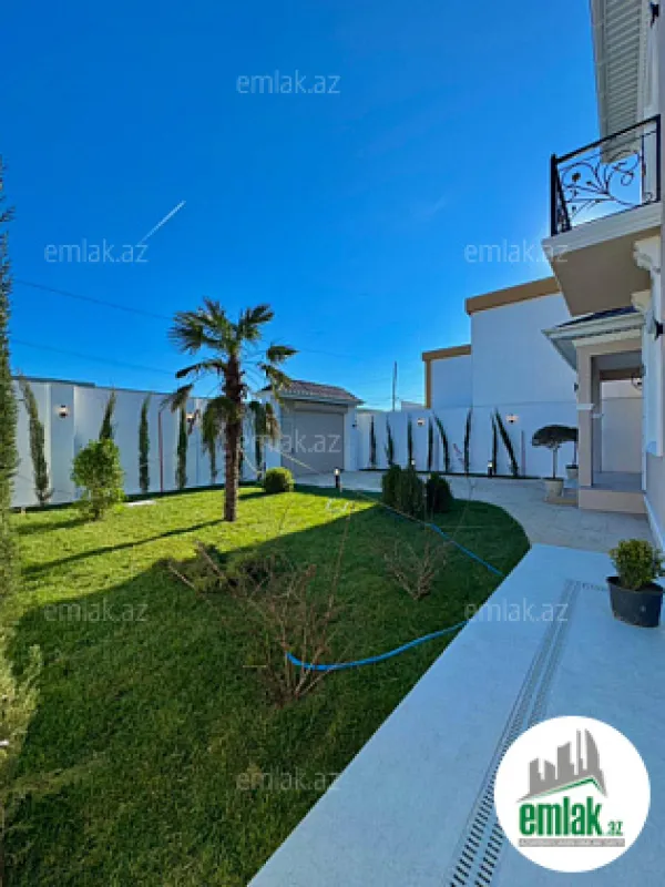 Satılır 4 otaqlı mənzil 180 m²