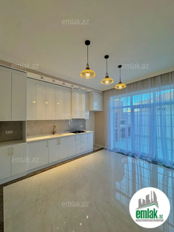 Satılır 4 otaqlı mənzil 180 m²