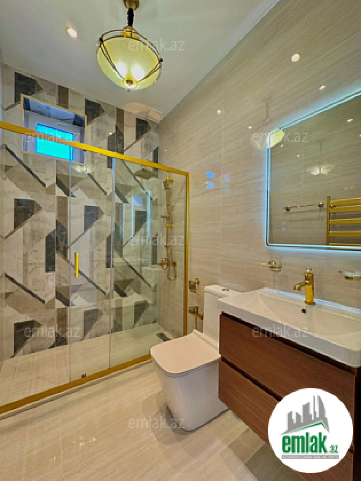 Satılır 4 otaqlı mənzil 180 m²