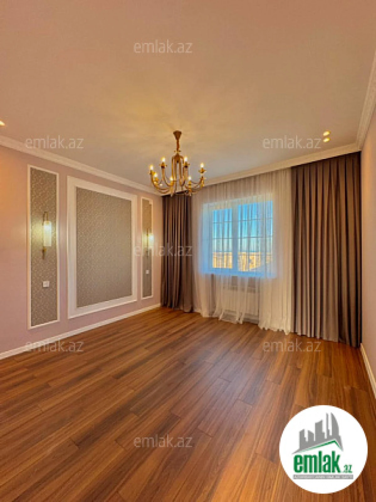 Satılır 4 otaqlı mənzil 180 m²