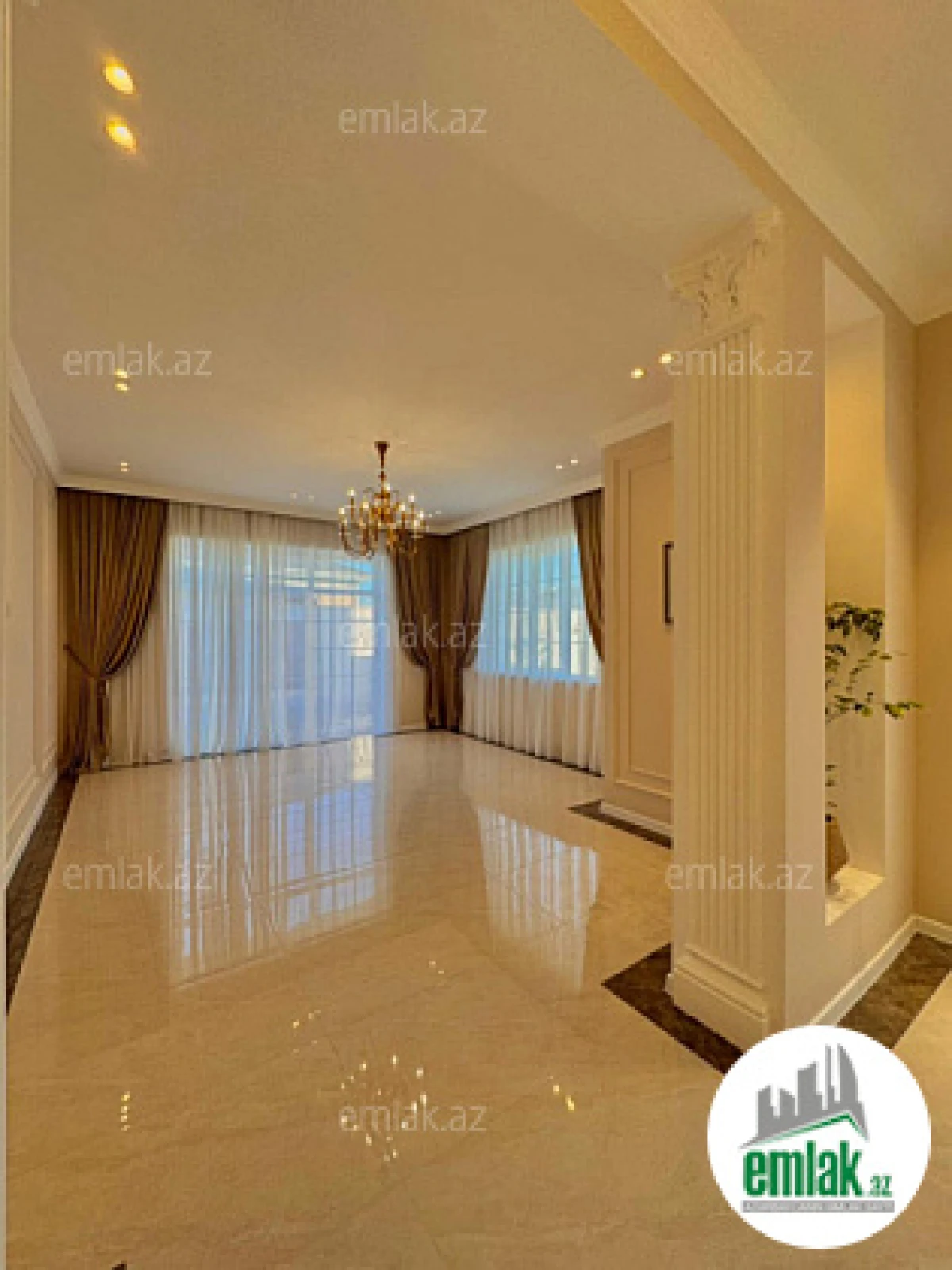 Satılır 4 otaqlı mənzil 180 m²
