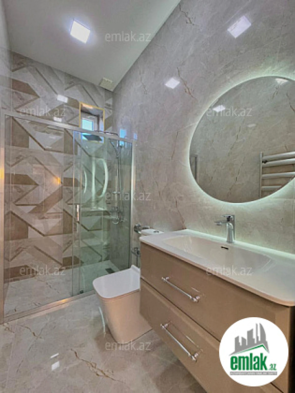 Satılır 4 otaqlı mənzil 180 m²