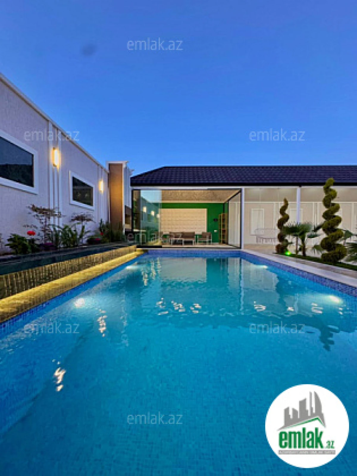 Satılır 4 otaqlı mənzil 180 m²