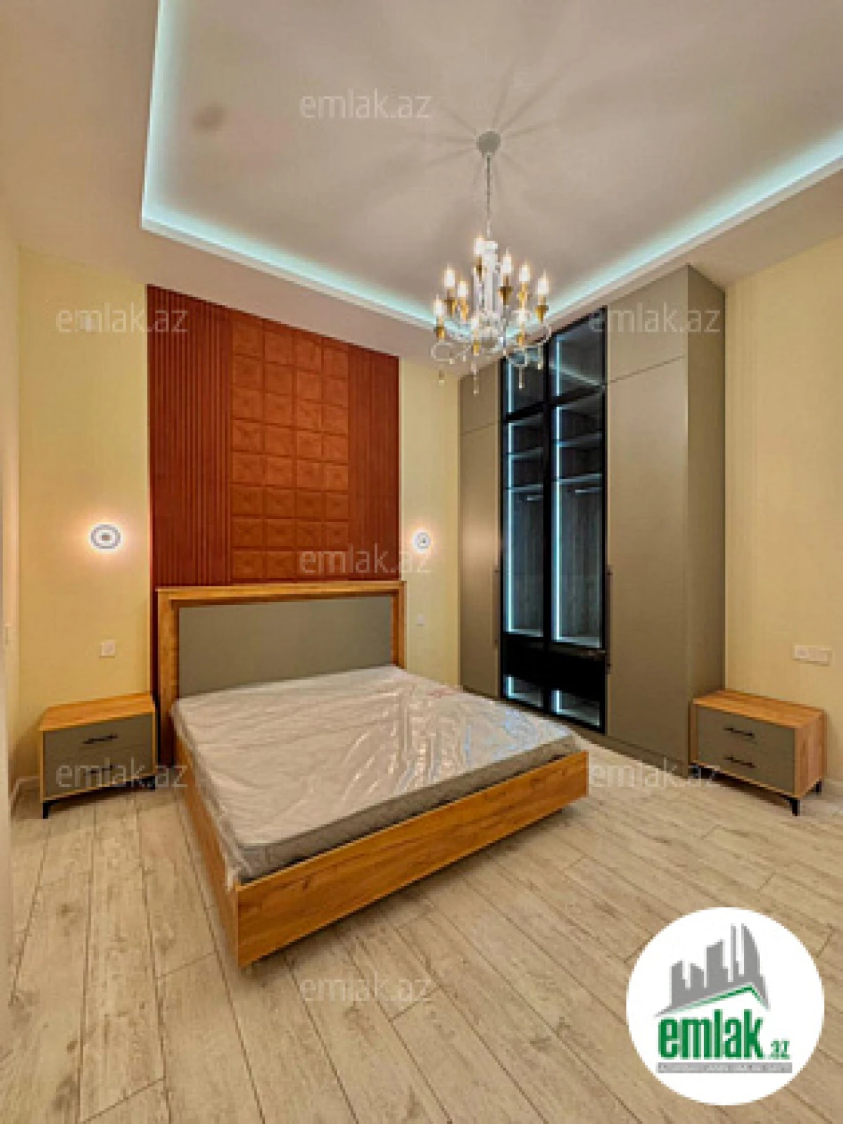 Satılır 4 otaqlı mənzil 180 m²