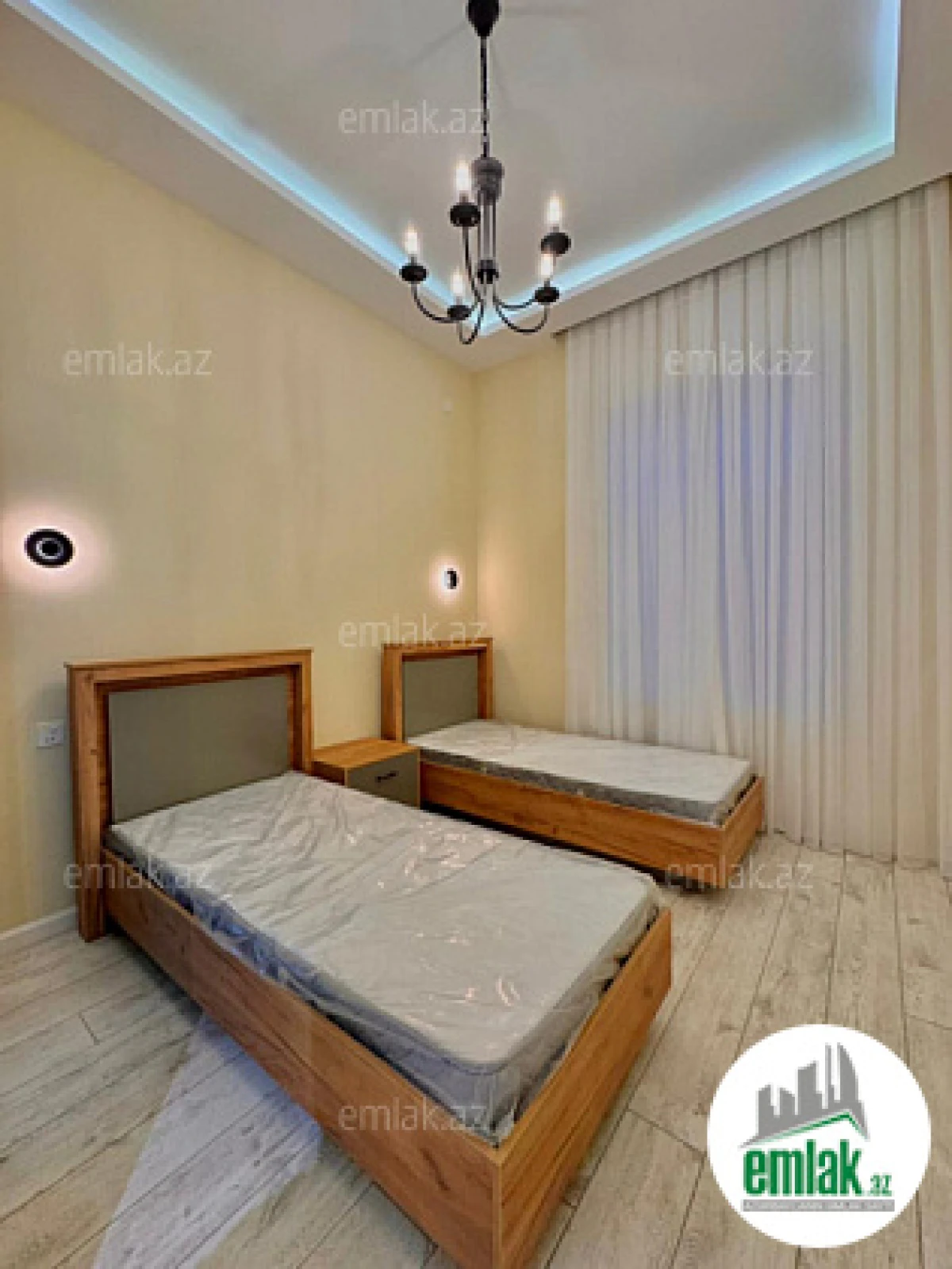 Satılır 4 otaqlı mənzil 180 m²
