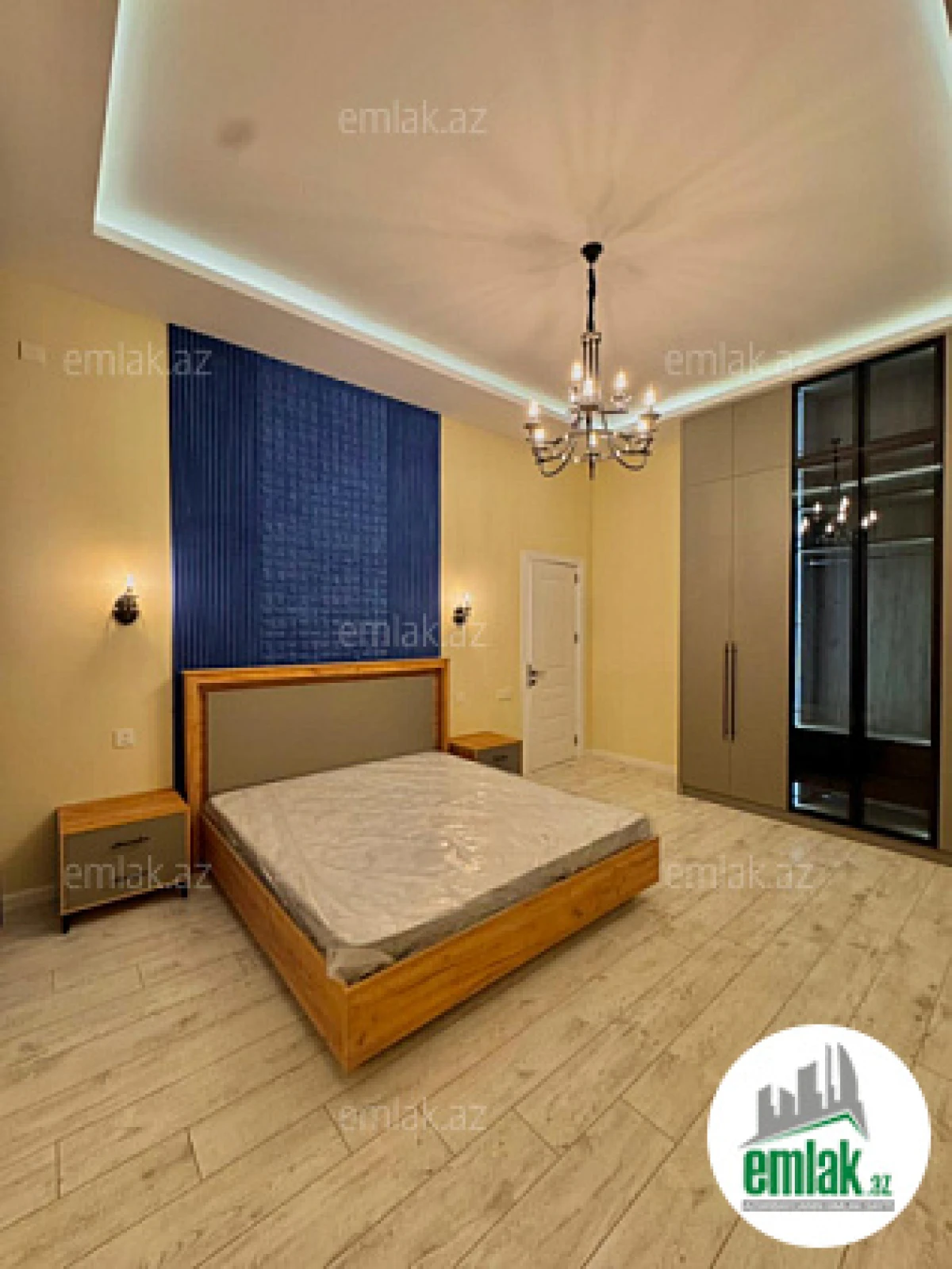 Satılır 4 otaqlı mənzil 180 m²