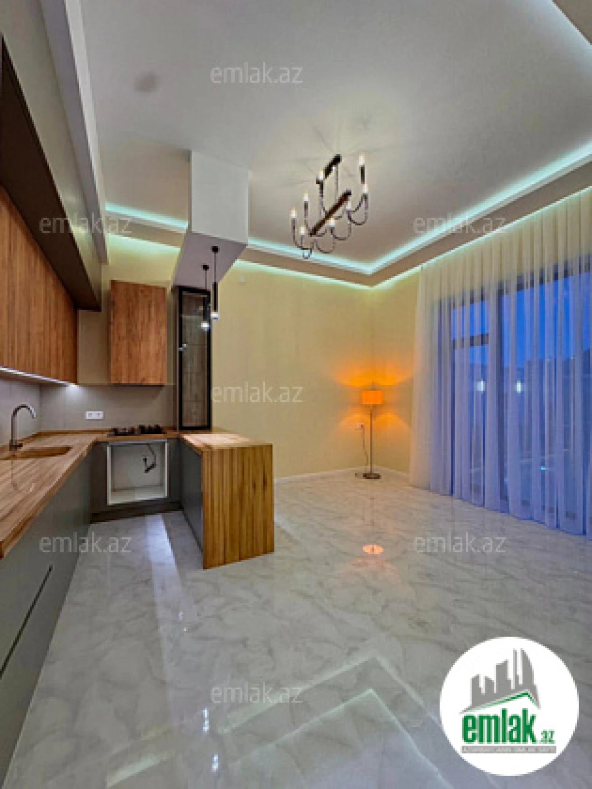 Satılır 4 otaqlı mənzil 180 m²