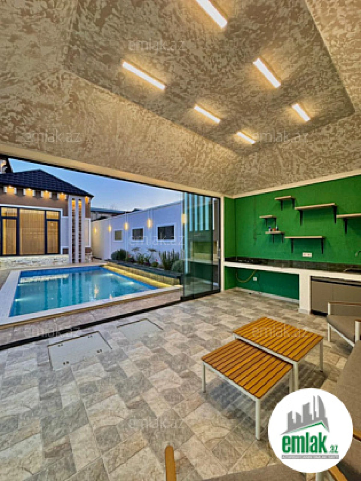 Satılır 4 otaqlı mənzil 180 m²