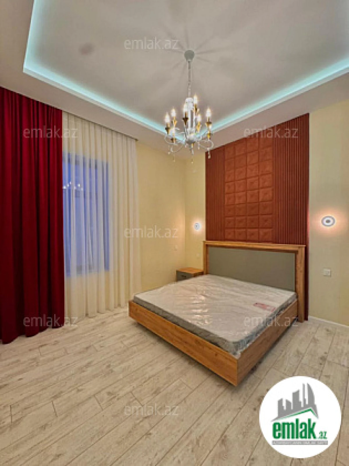 Satılır 4 otaqlı mənzil 180 m²