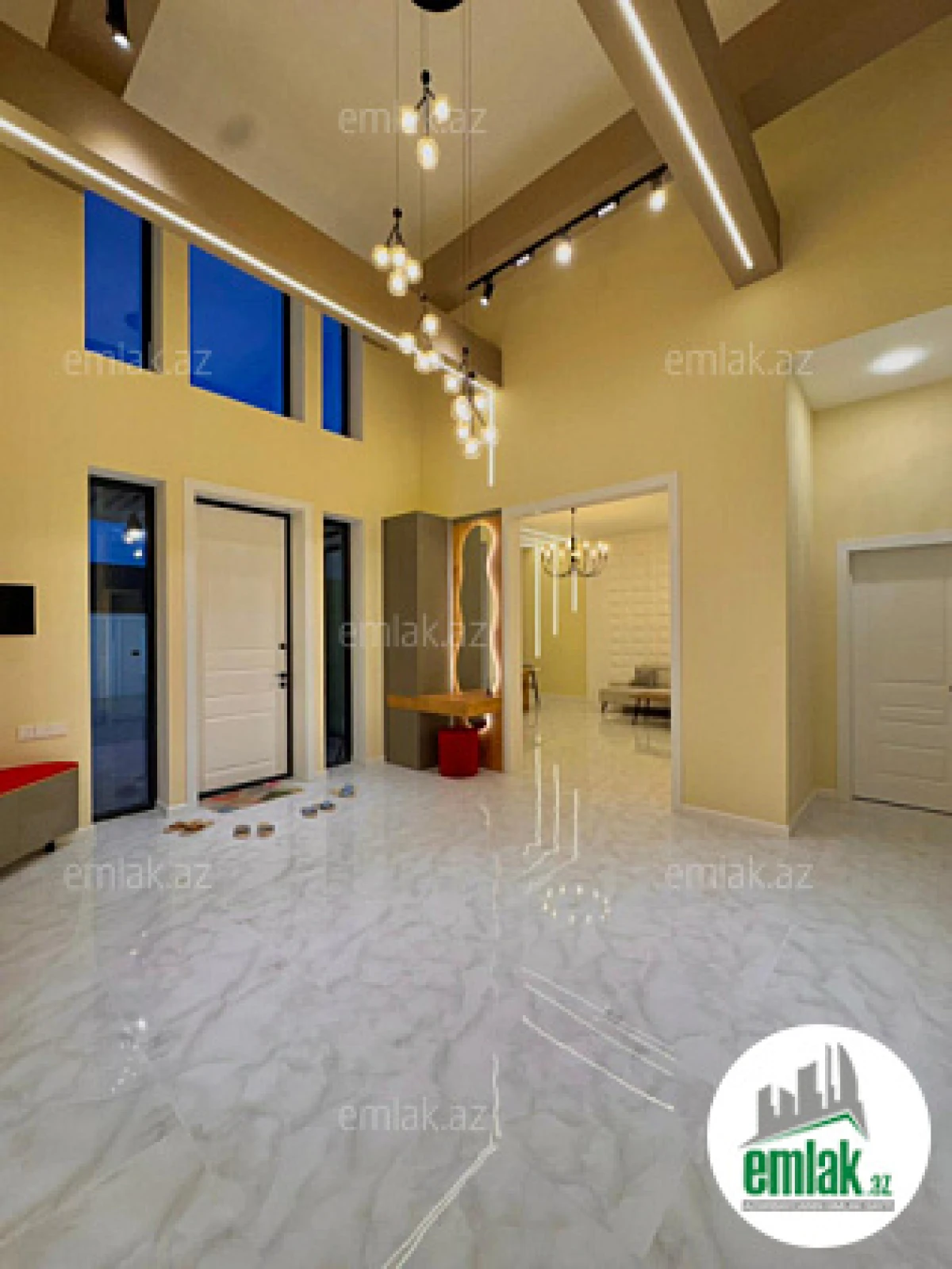 Satılır 4 otaqlı mənzil 180 m²