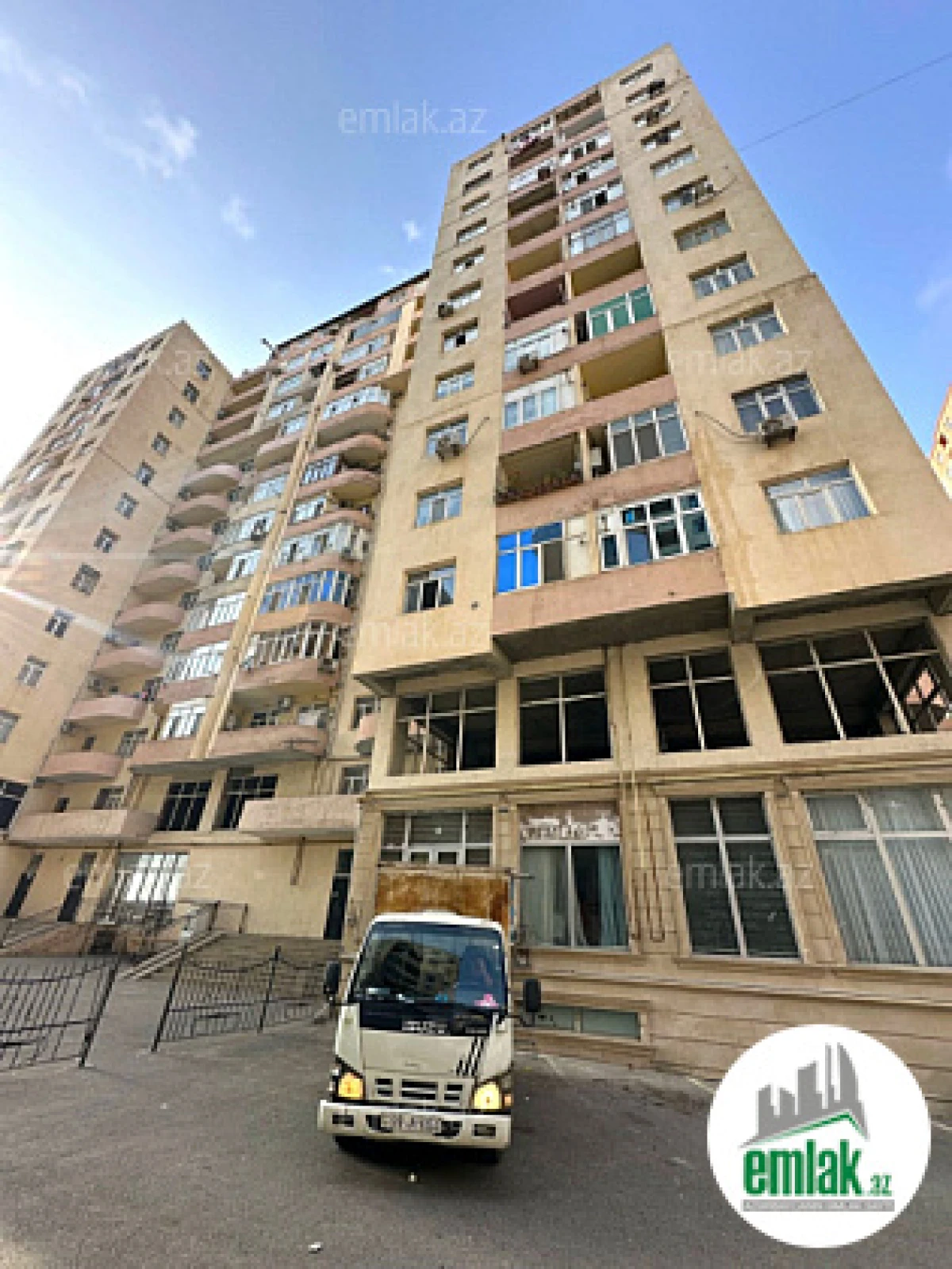 Satılır 3 otaqlı yeni tikili 130 m²