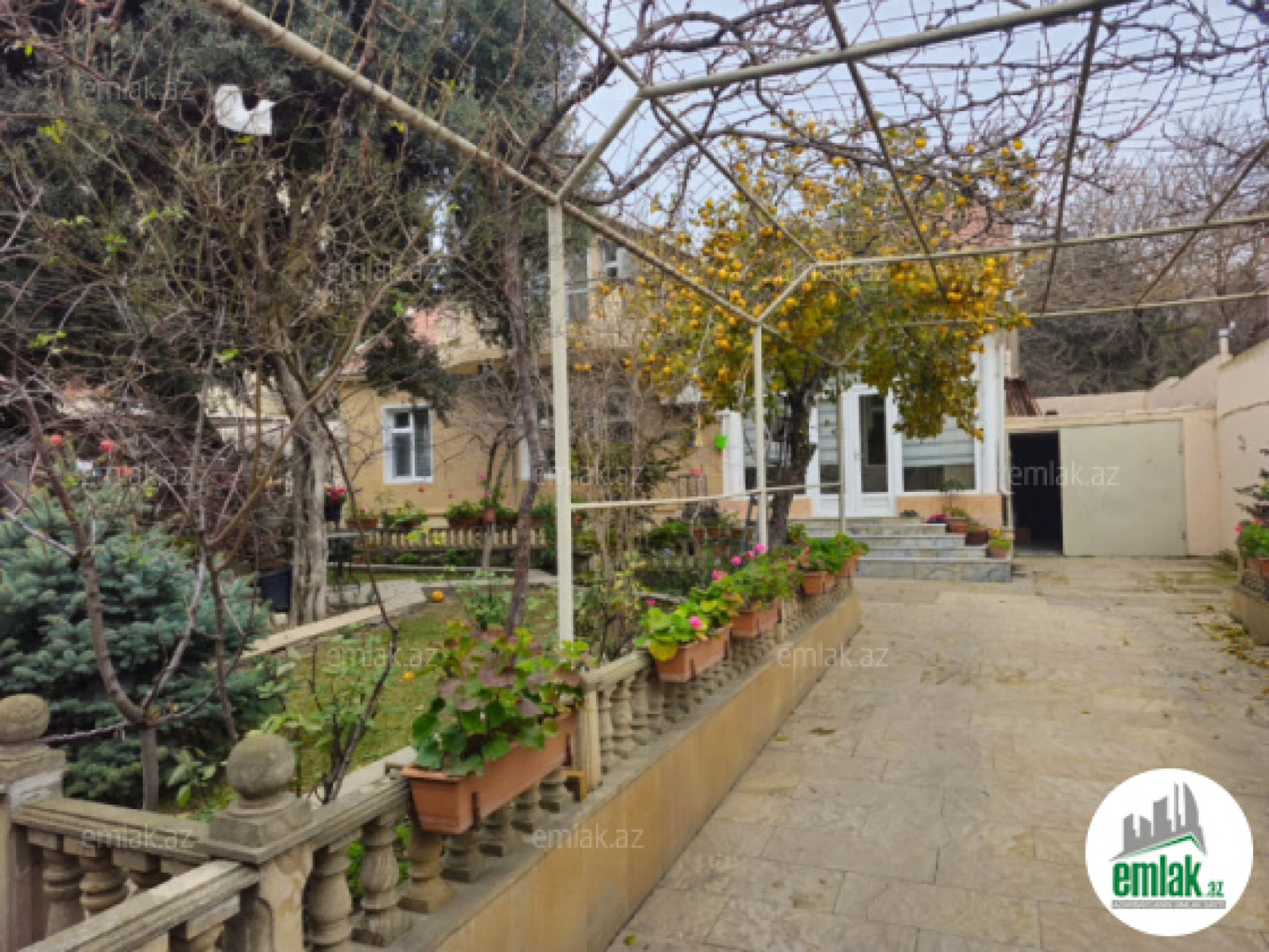 Satılır 7 otaqlı həyət evi 330 m²