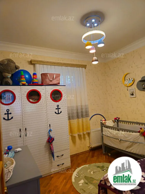 Satılır 7 otaqlı həyət evi 330 m²