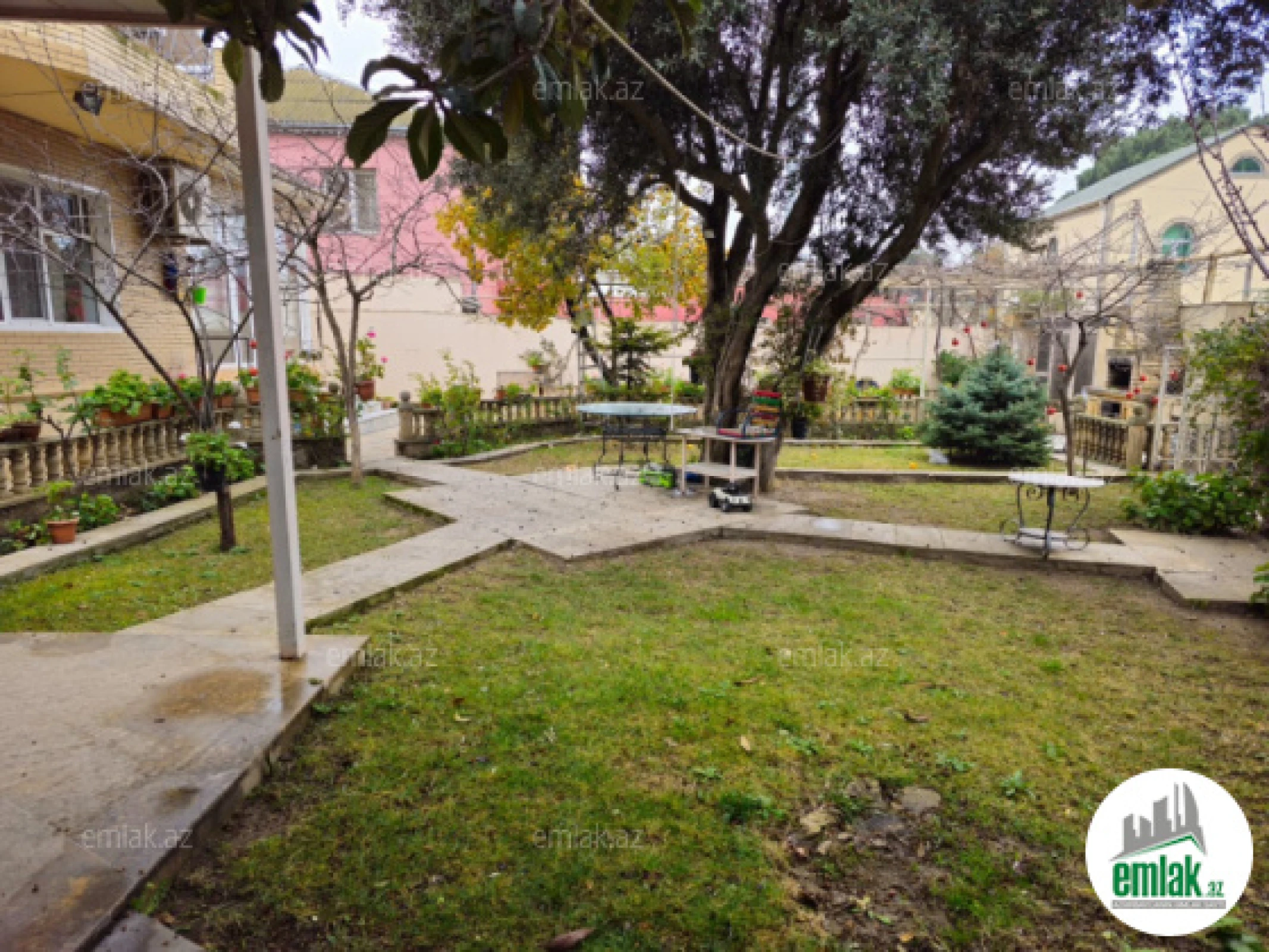 Satılır 7 otaqlı həyət evi 330 m²