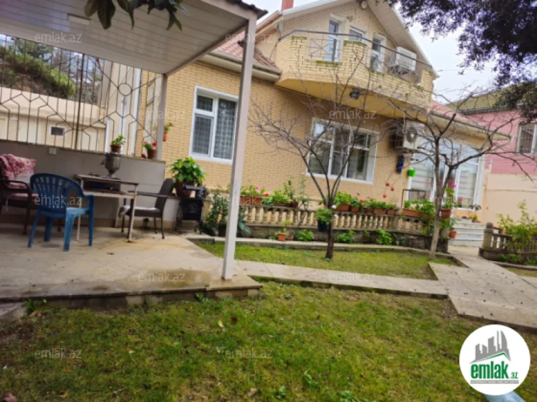 Satılır 7 otaqlı həyət evi 330 m²