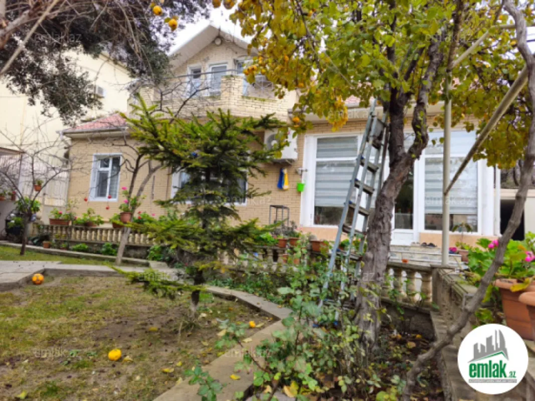 Satılır 7 otaqlı həyət evi 330 m²