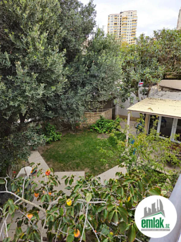 Satılır 7 otaqlı həyət evi 330 m²