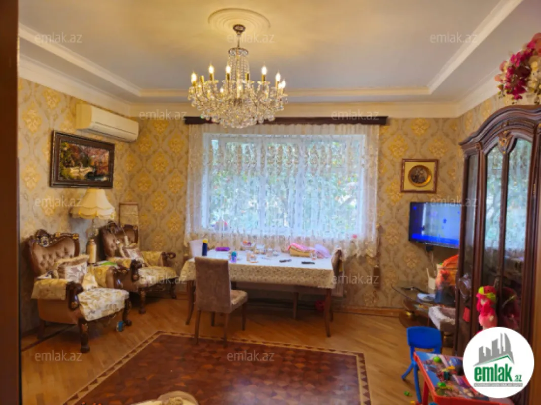 Satılır 7 otaqlı həyət evi 330 m²