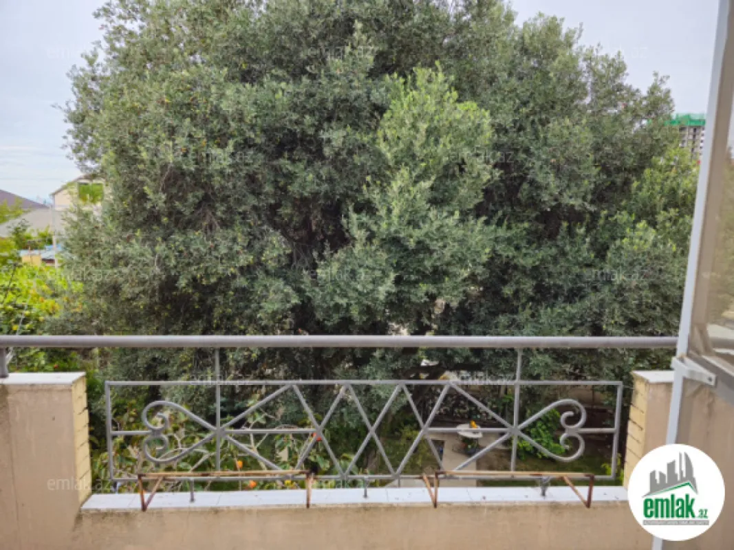 Satılır 7 otaqlı həyət evi 330 m²