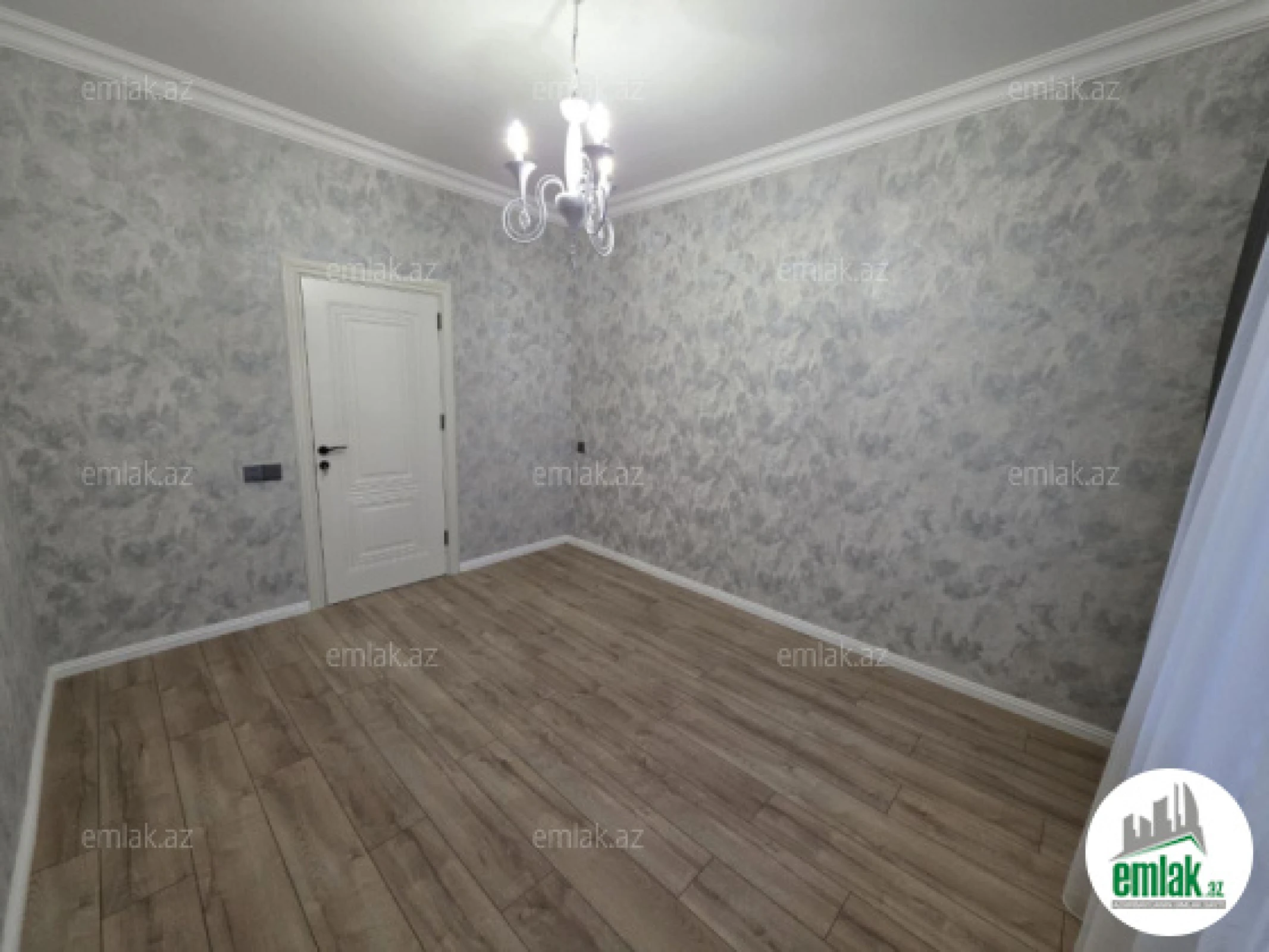 Satılır 2 otaqlı köhnə tikili 75 m²