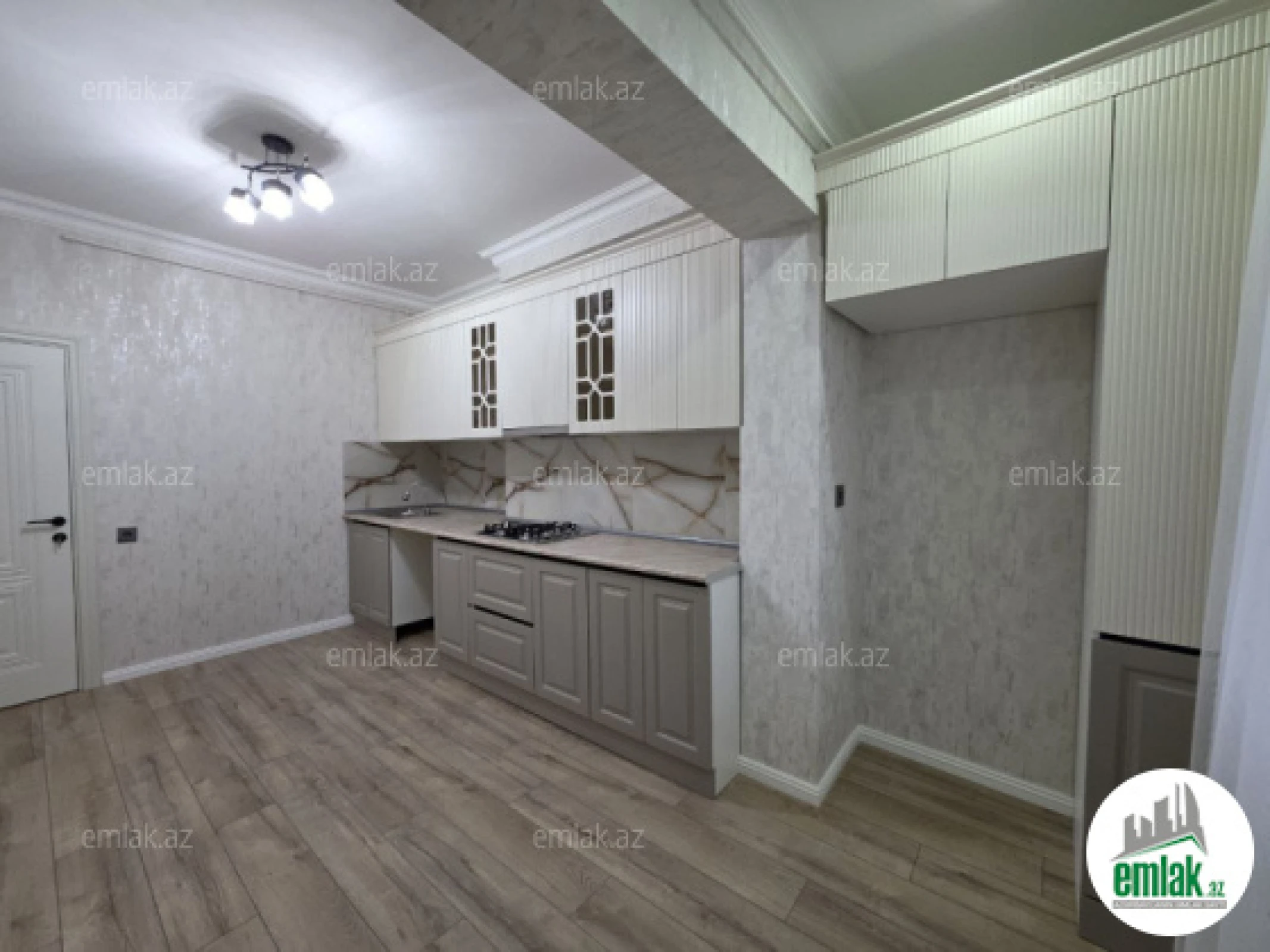 Satılır 2 otaqlı köhnə tikili 75 m²