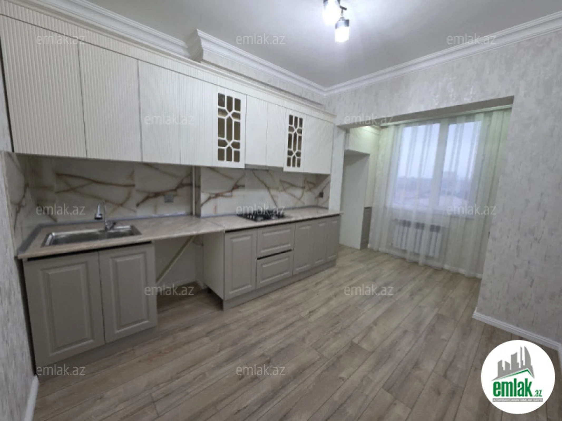 Satılır 2 otaqlı köhnə tikili 75 m²