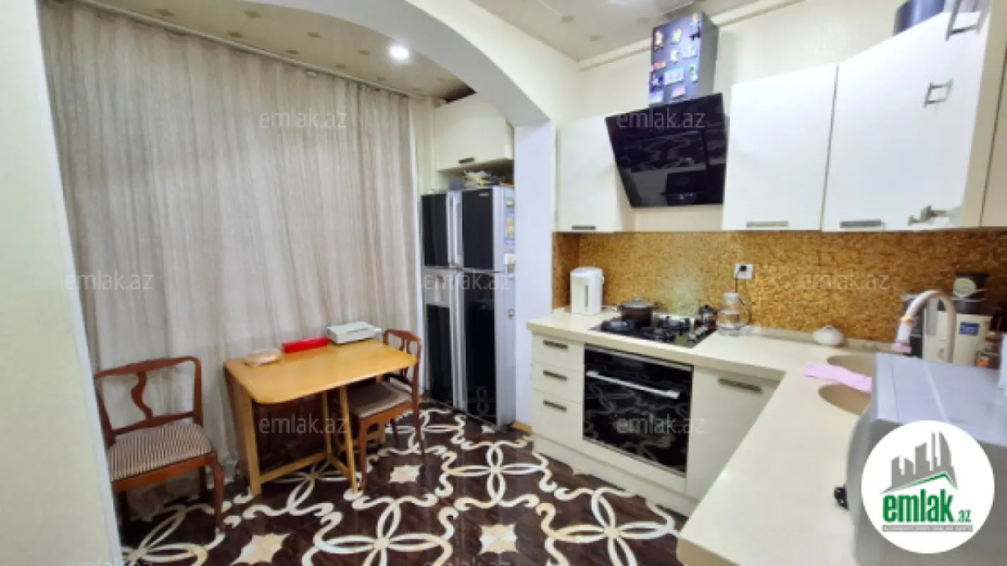 Satılır 3 otaqlı köhnə tikili 90 m²