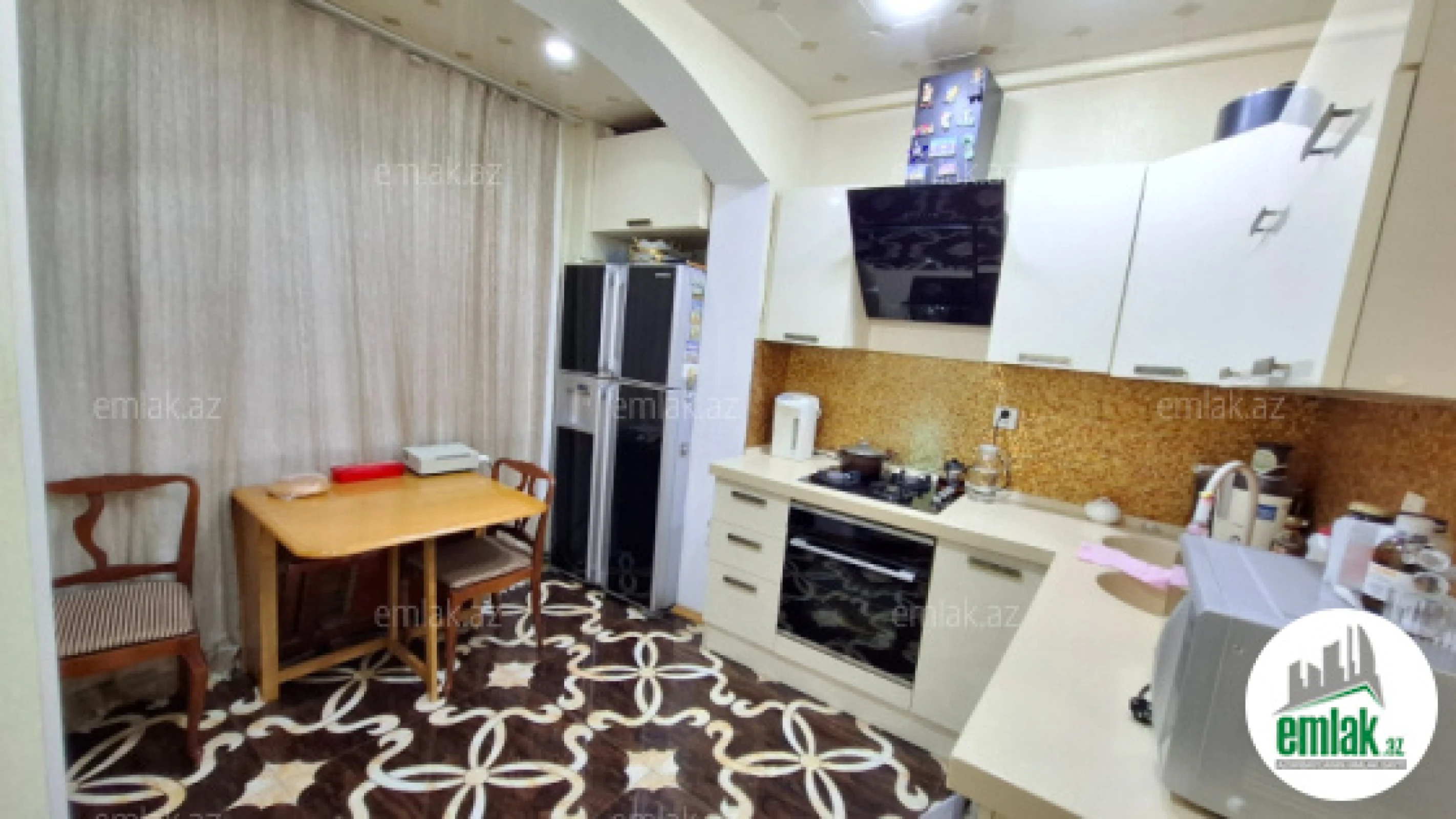 Satılır 3 otaqlı köhnə tikili 90 m²