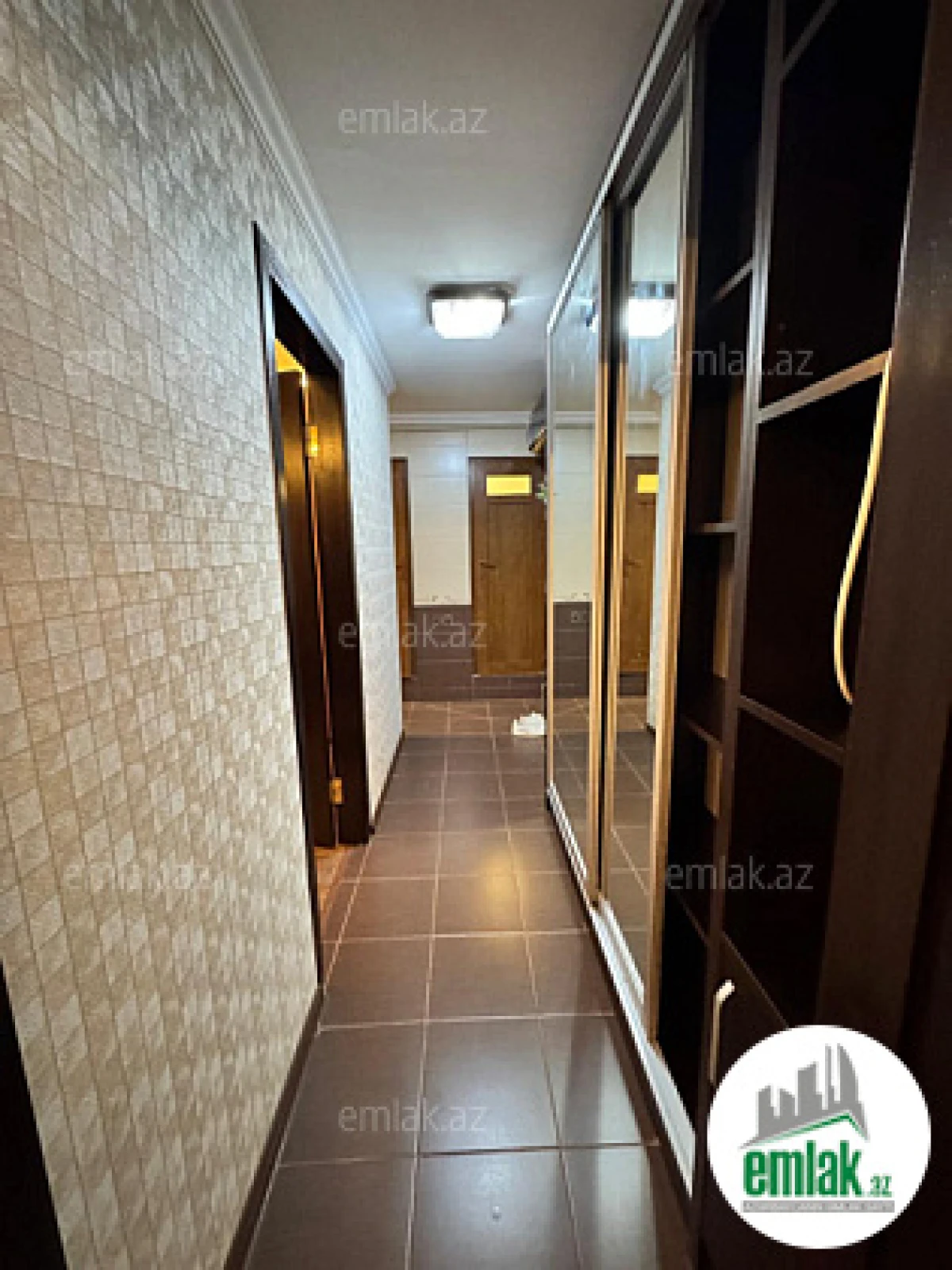 Satılır 2 otaqlı köhnə tikili 65 m²