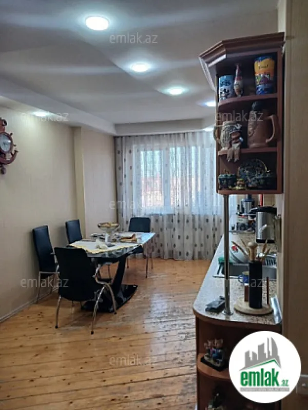 Satılır 3 otaqlı köhnə tikili 90 m²